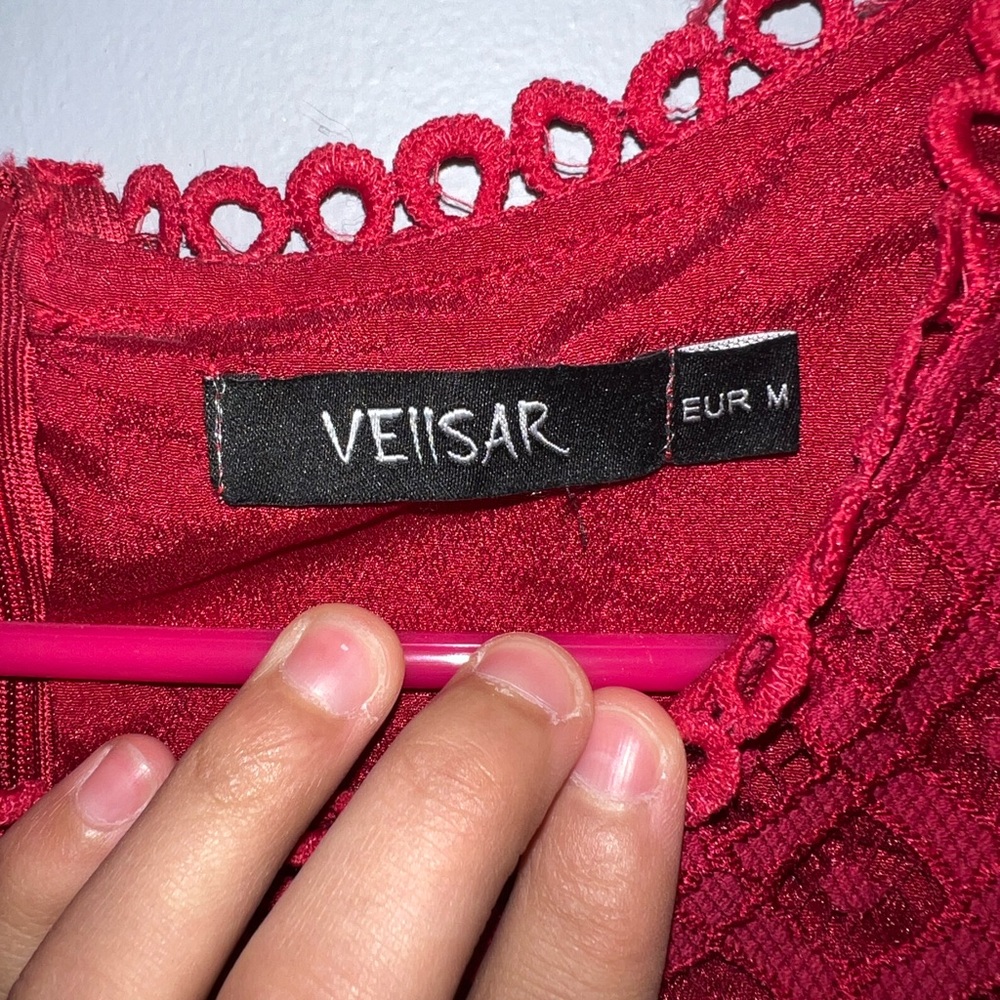 Beautiful red lace dress brand veiisar size is M - Picture 3 of 3